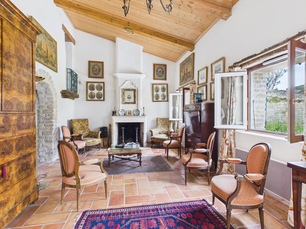 MAISON FAMILIALE DE CARACTERE