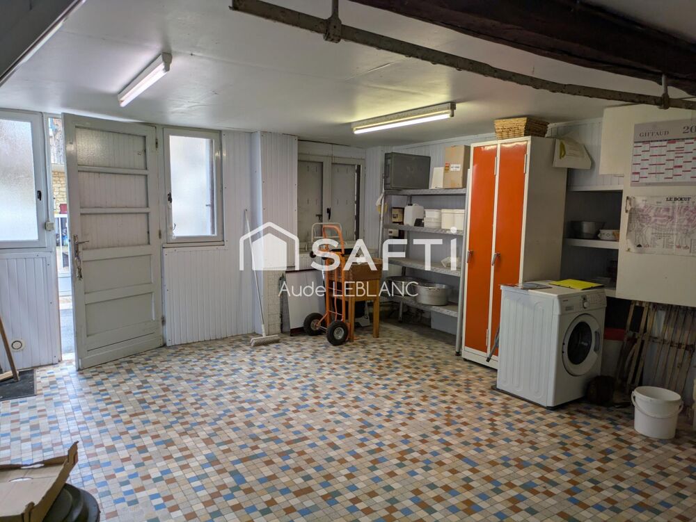 Vente Immeuble Ancien commerce avec appartement. Différentes entrées Loudun