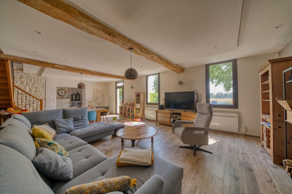 Vente Maison Charmante Charentaise rénovée 4 chambres + piscine Venerand