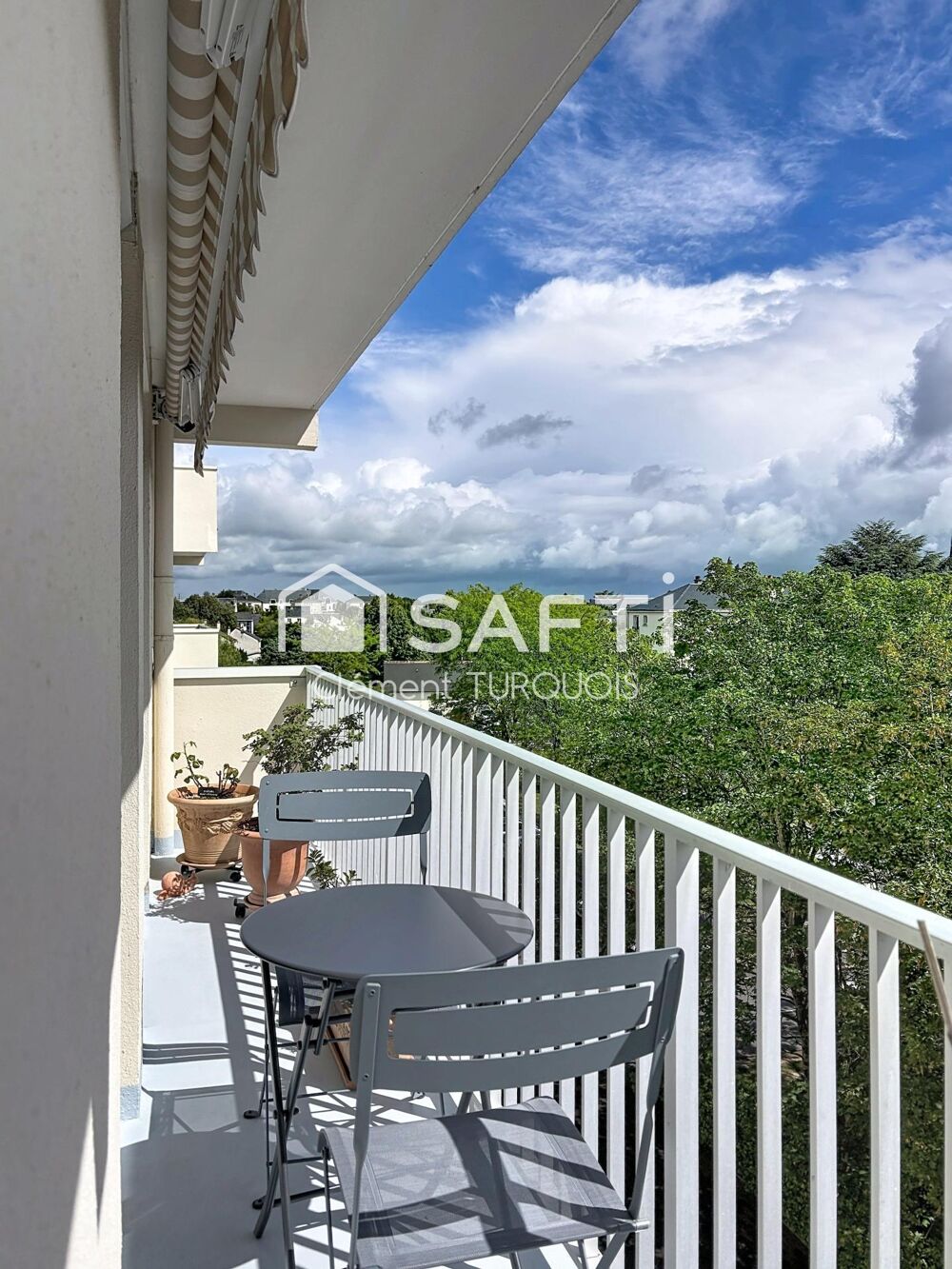 Saint-Cyr-sur-Loire  Appartement 85 m² rénové avec balcons, box et cave