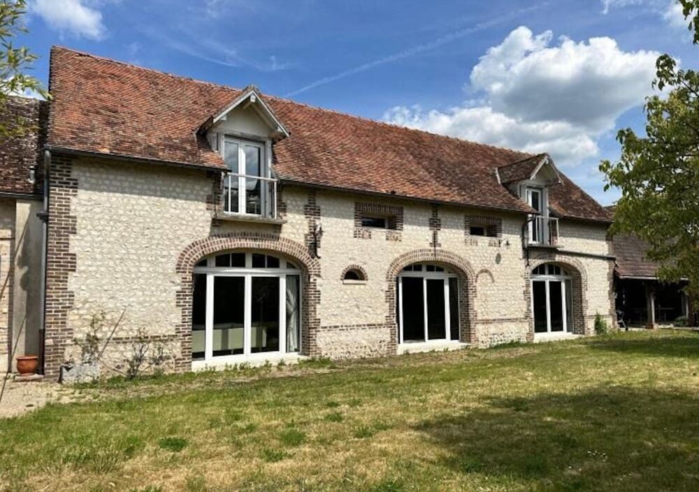 Authentique demeure rénovée à Muids, ancienne écurie en pierre avec beaux volumes