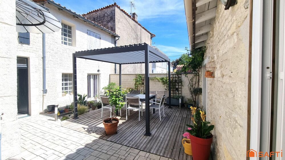 Maison de caractère avec cour et studio