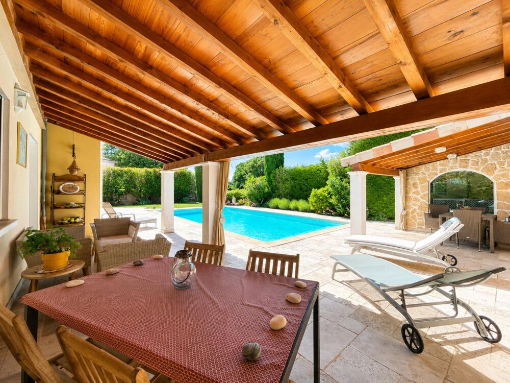 Elégante villa dans un domaine recherché