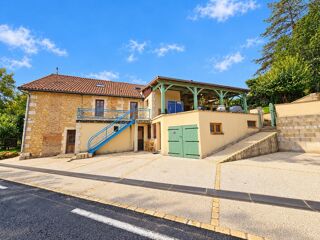 Vente Maison Un ensemble immobilier atypique de 412 m² Saint-georges-de-montclard