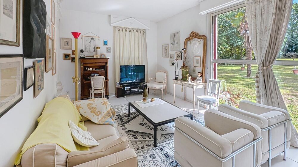 Grande maison avec vie de plain pied et terrain constructible