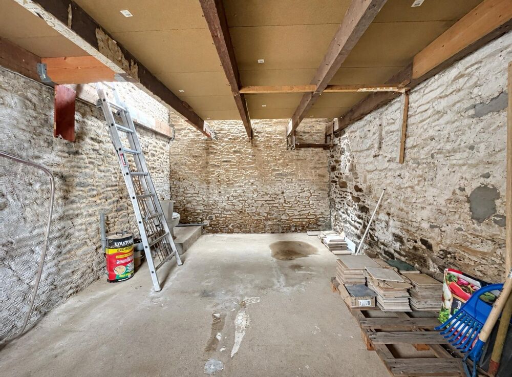 Maison à rénover avec beau potentiel  Gurunhuel