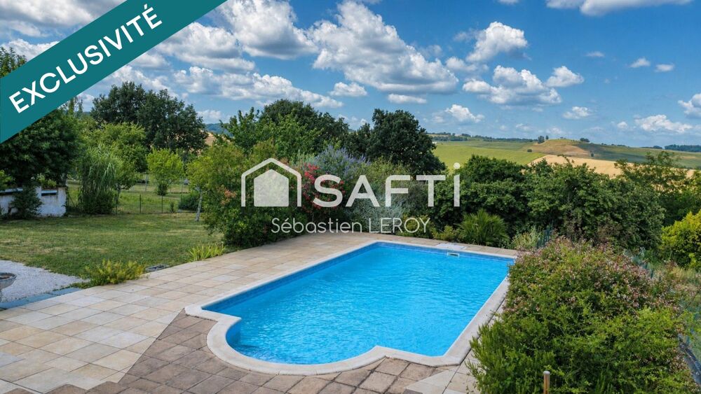 Maison familiale avec piscine et grand terrain.