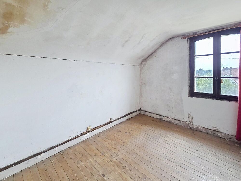 Vente Maison maison semi mitoyenne 3pièces  avec jardin et  garage à rénover, proche de toutes commodités, axe Soissons /Chauny Folembray