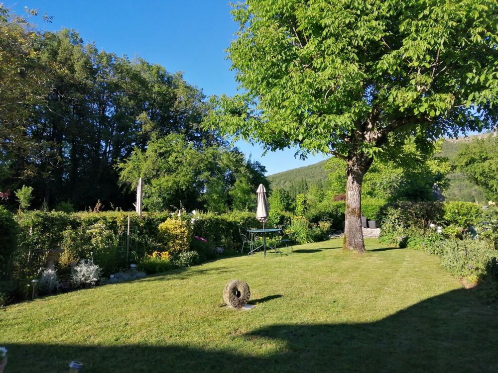 Vente Maison Maison spacieuse et lumineuse avec grand garage et piscine dans la vallée du Lot. Cadrieu
