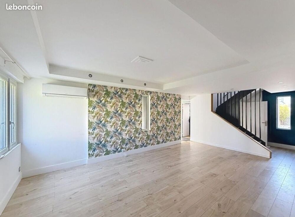 maison familiale , comprenant 7 pièces ave cuisine un salon séjour climatisé ,5 chambres dont une suite parentale avec 1 salle d