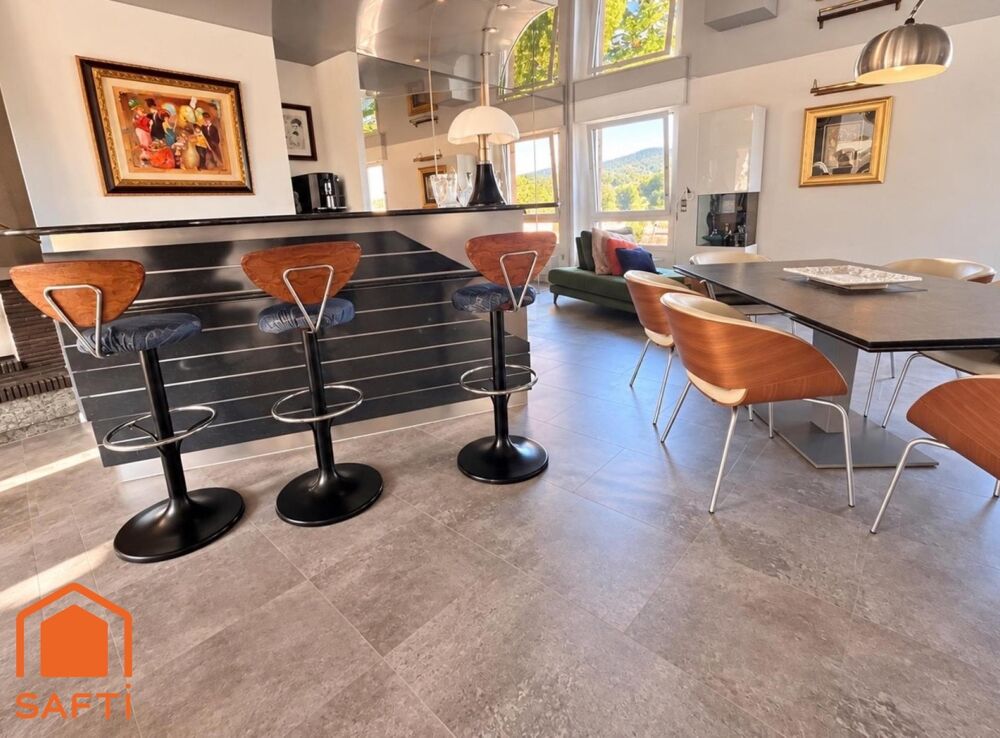 Superbe appartement avec terrasses, 2 caves et garage