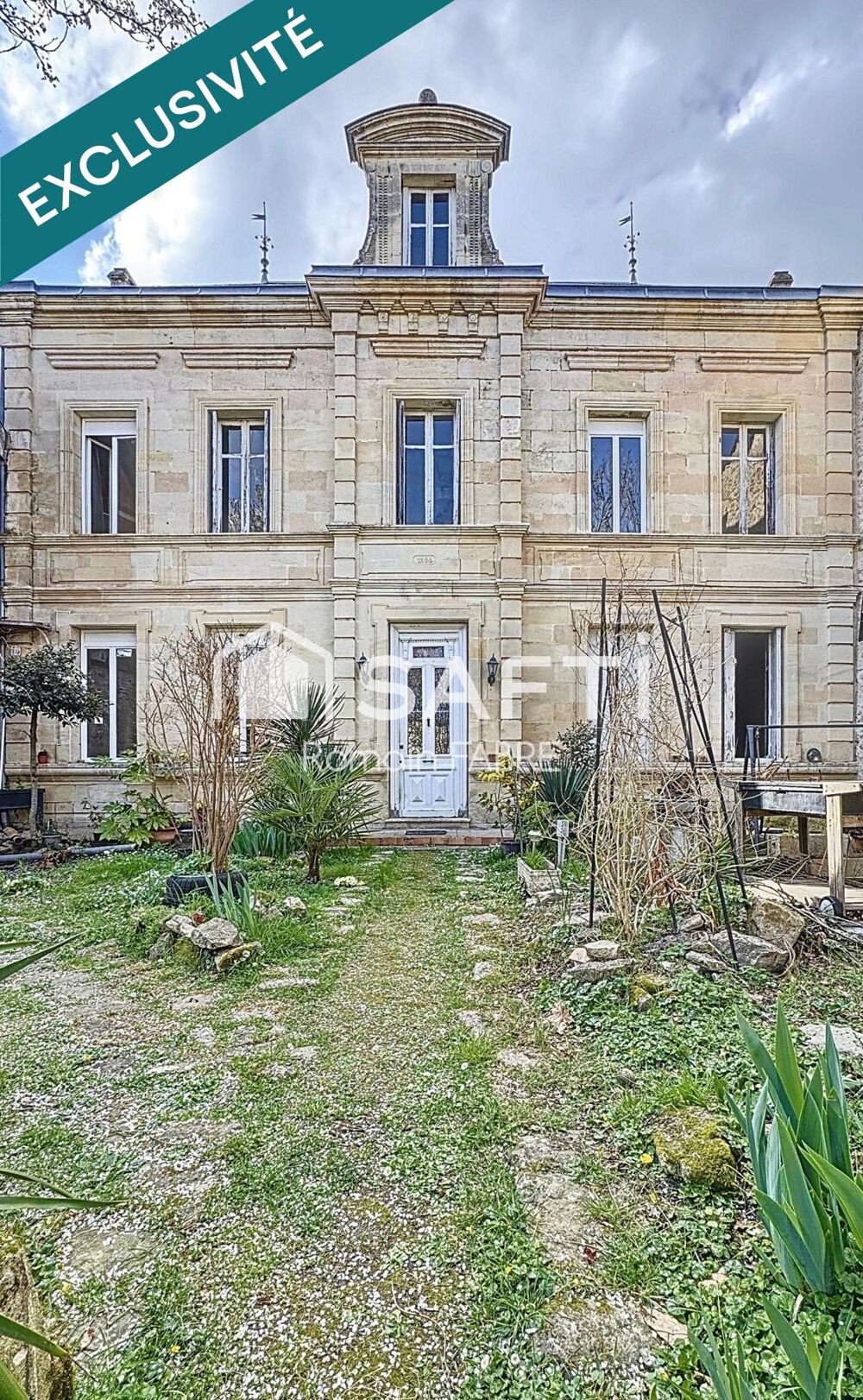 Maison à rénover de 288 m²  Grand potentiel à Cartelègue !