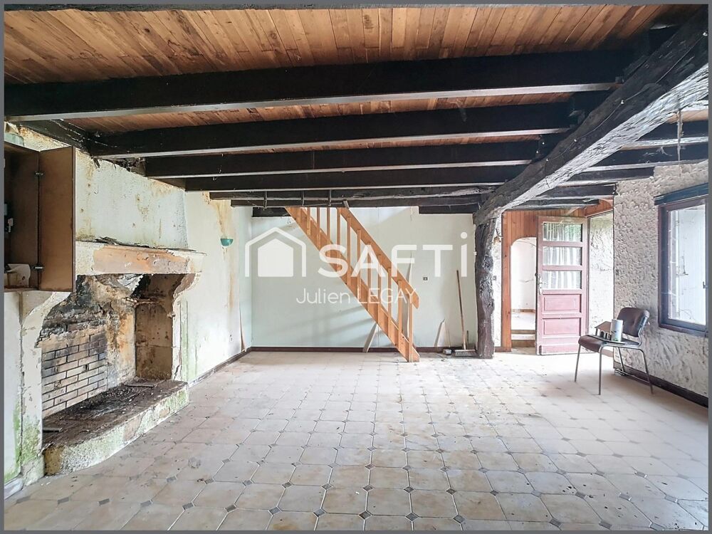 MAISON A RENOVER AVEC BEAU POTENTIEL, GARAGE ET JARDIN
