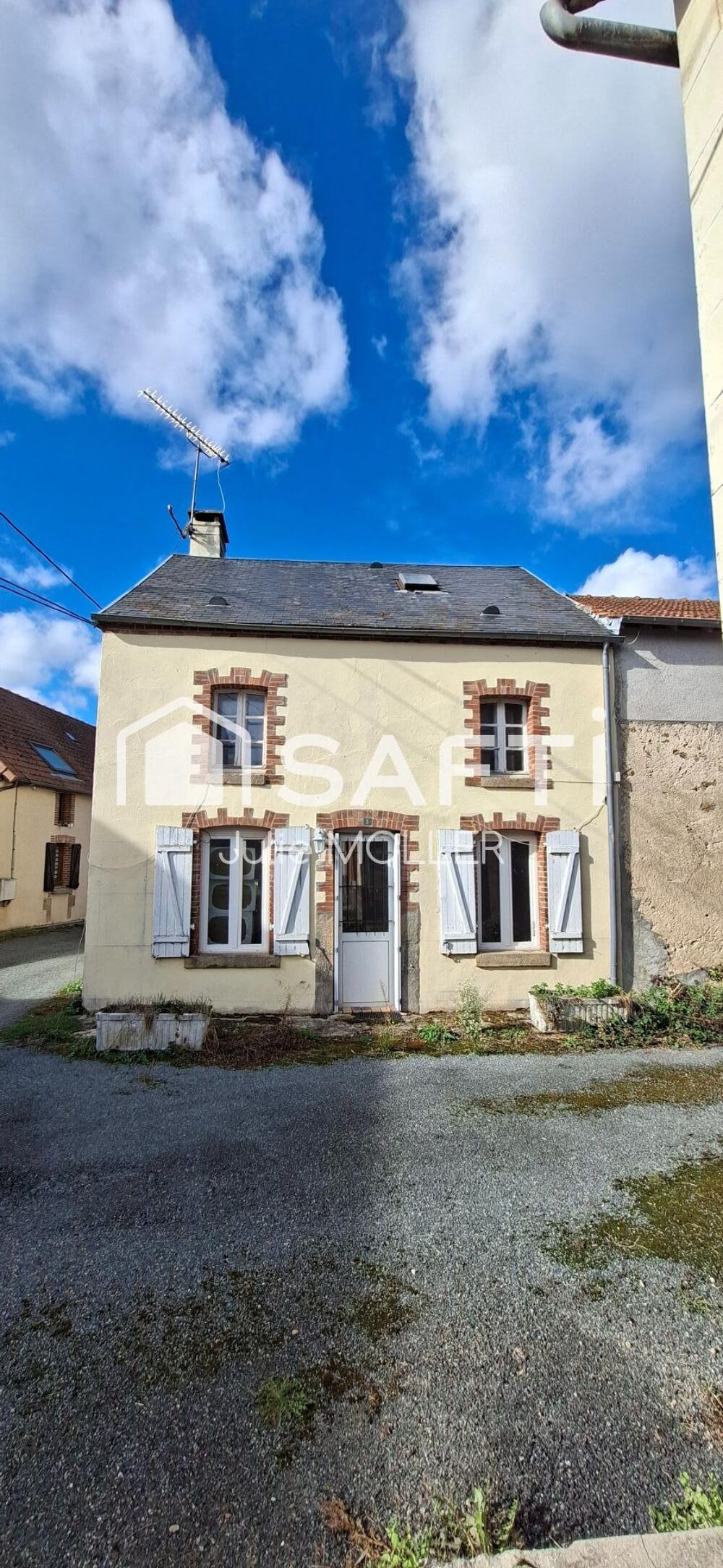 Vente Maison Maison avec 2 espaces de vie et terrasses à Anzême Anzeme