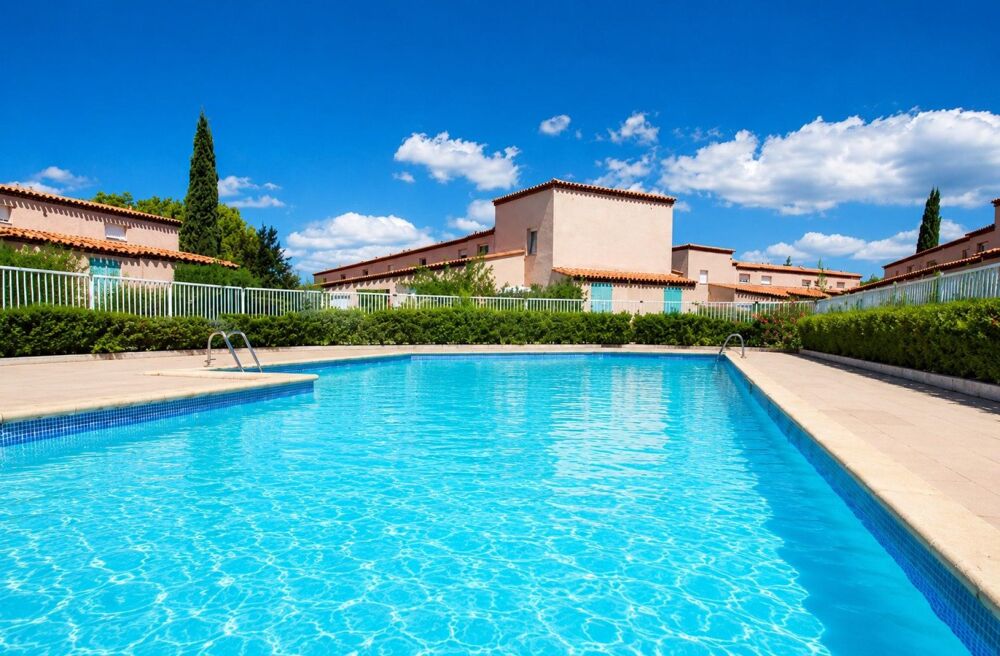 belle petite maisonne dans résidence avec piscine