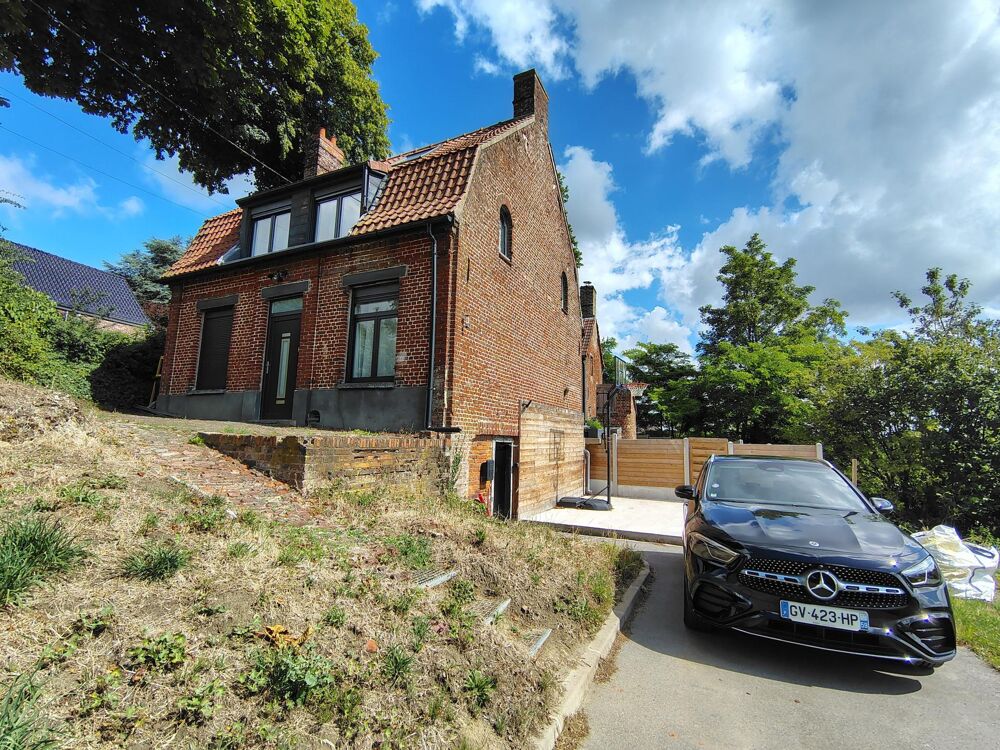 Magnifique flamande rénovée, 160 m², 4/5 chambres, terrasse avec vue dégagée, parking, jardin clos.