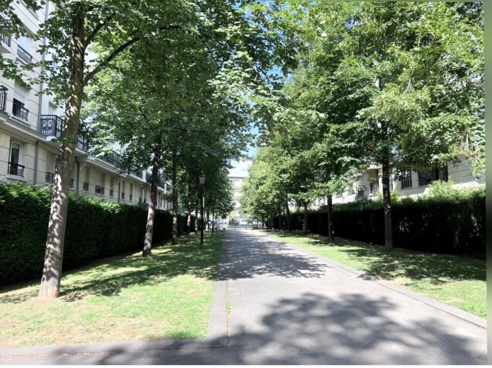 Location Appartement LOCATION MEUBLÉE - 90M2 - T4 - SEJOUR/CUISINE - 3 CHAMBRES - SALLE DE BAIN - WC Issy-les-moulineaux