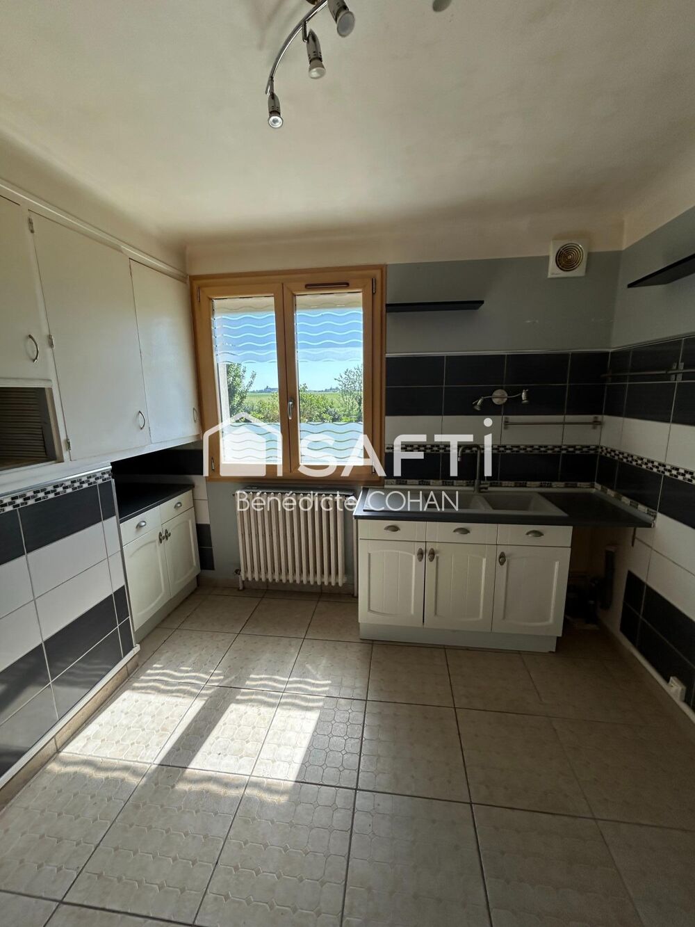 Vente Maison Maison deux chambres avec dépendances, habitable de suite, PAC récente, et double vitrage. Neuvy-en-dunois