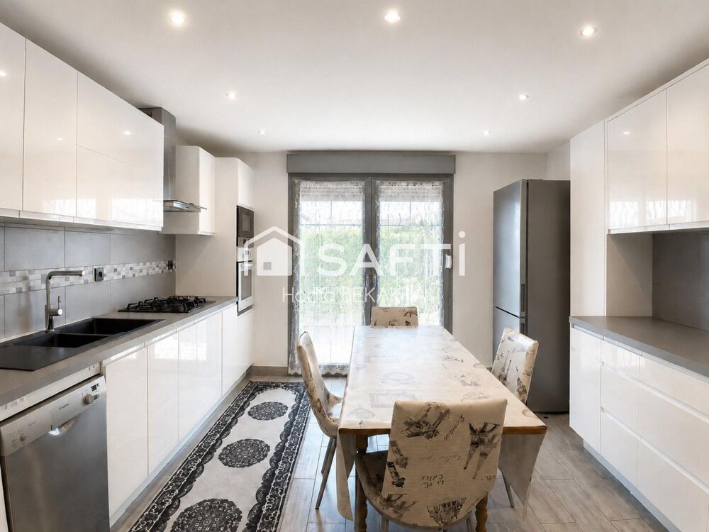 Saint-Rambert-d'Albon  Maison familiale de 126 m² avec piscine, dépendance et vue sur le Pilat