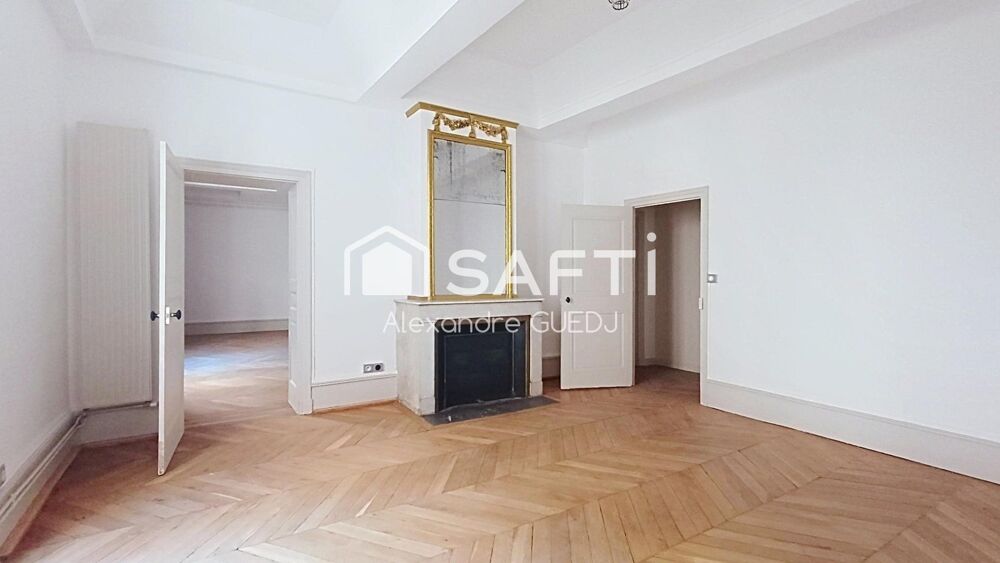 TRES GRAND APPARTEMENT PLACE BELLECOUR LYON