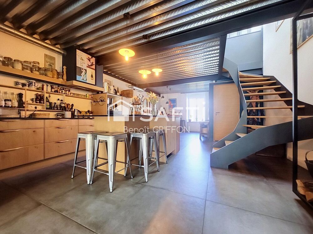 Vente Maison Maison de ville rénovée avec goût, 3 chambres, jardin clos et garage La romagne