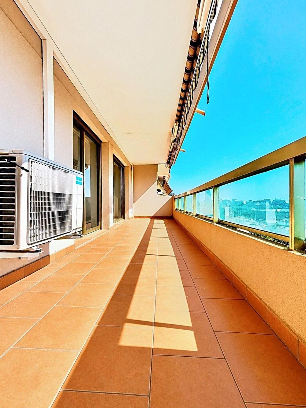 Vente Appartement Centre-ville de Saint-Raphaël – Élégance, lumière et douceur de vivre à deux pas de la mer ! Saint-raphael