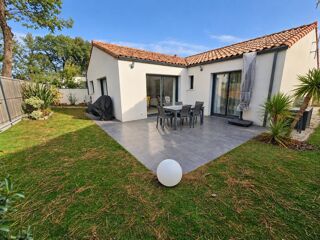 Vente Maison A pied de la plage du Veillon , du port de plaisance et tout proche du gof de Bourgenay, dans un secteur calme et résidentiel. Talmont-saint-hilaire