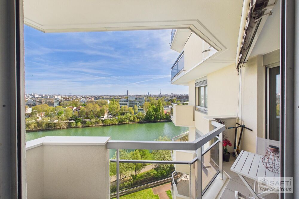 Vente Appartement Vue SEINE, ÎLE DE LA JATTE et TOUR EIFFEL. Balcon, cave, et box en sus. Courbevoie