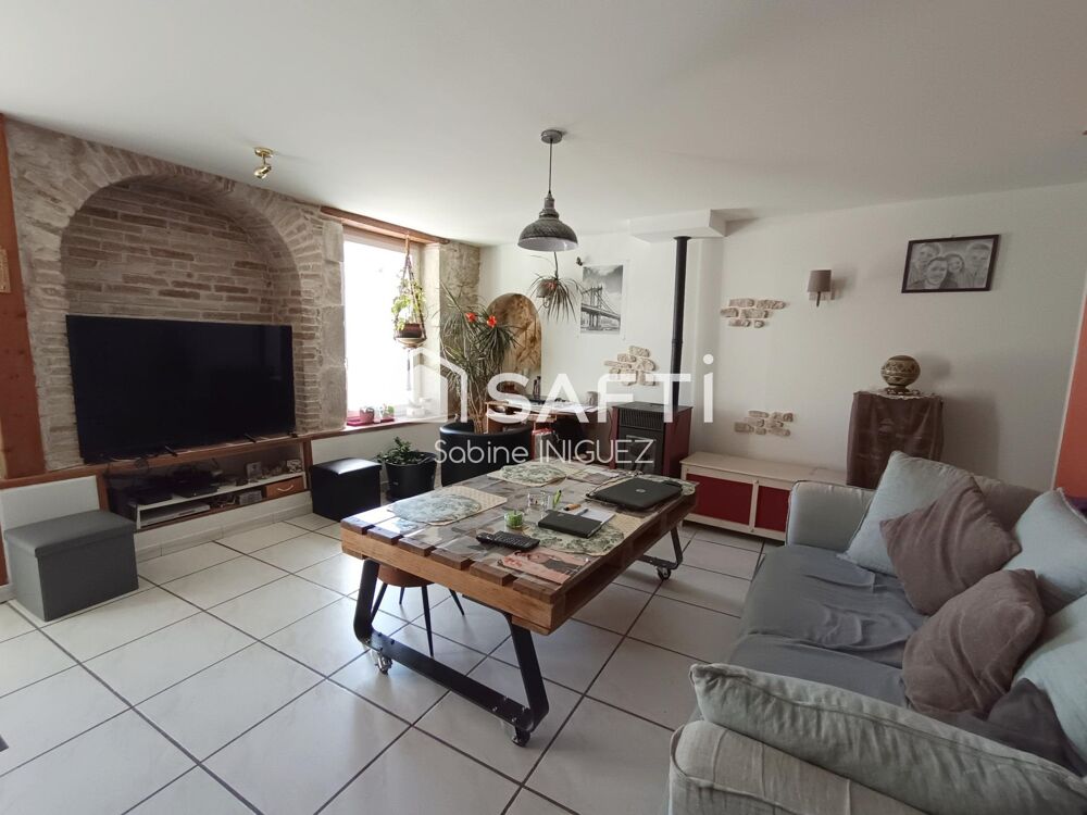 MAISON DE VILLAGE ATYPIQUE, RENOVEE