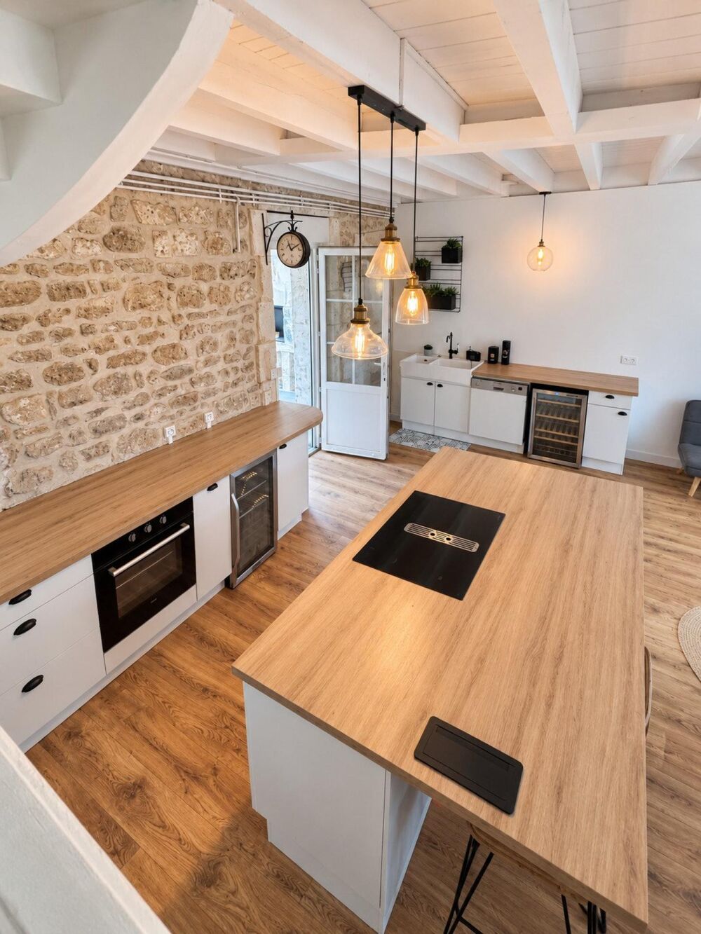 Maison de ville rénovée en pierres  Vendue louée et meublée