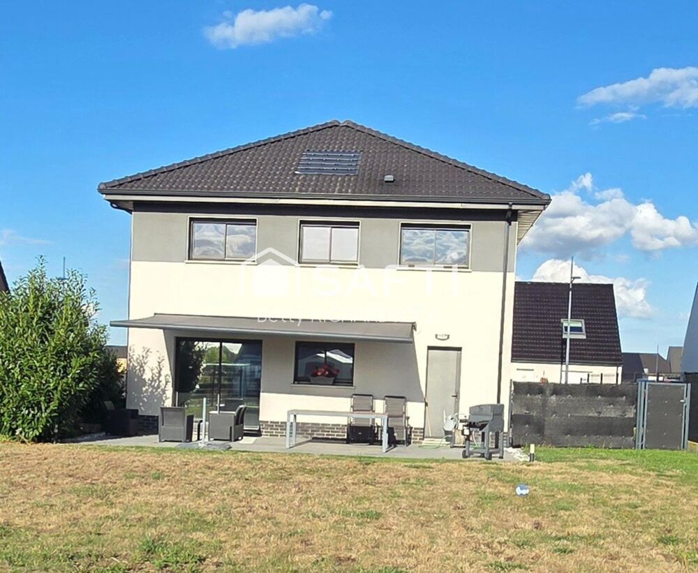 Vente Maison Cubique de 4 chambres. On pose ses meubles. Avion