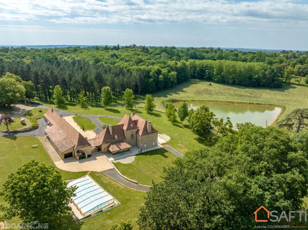 Magnifique manoir en pierre du 17 ème siècle.