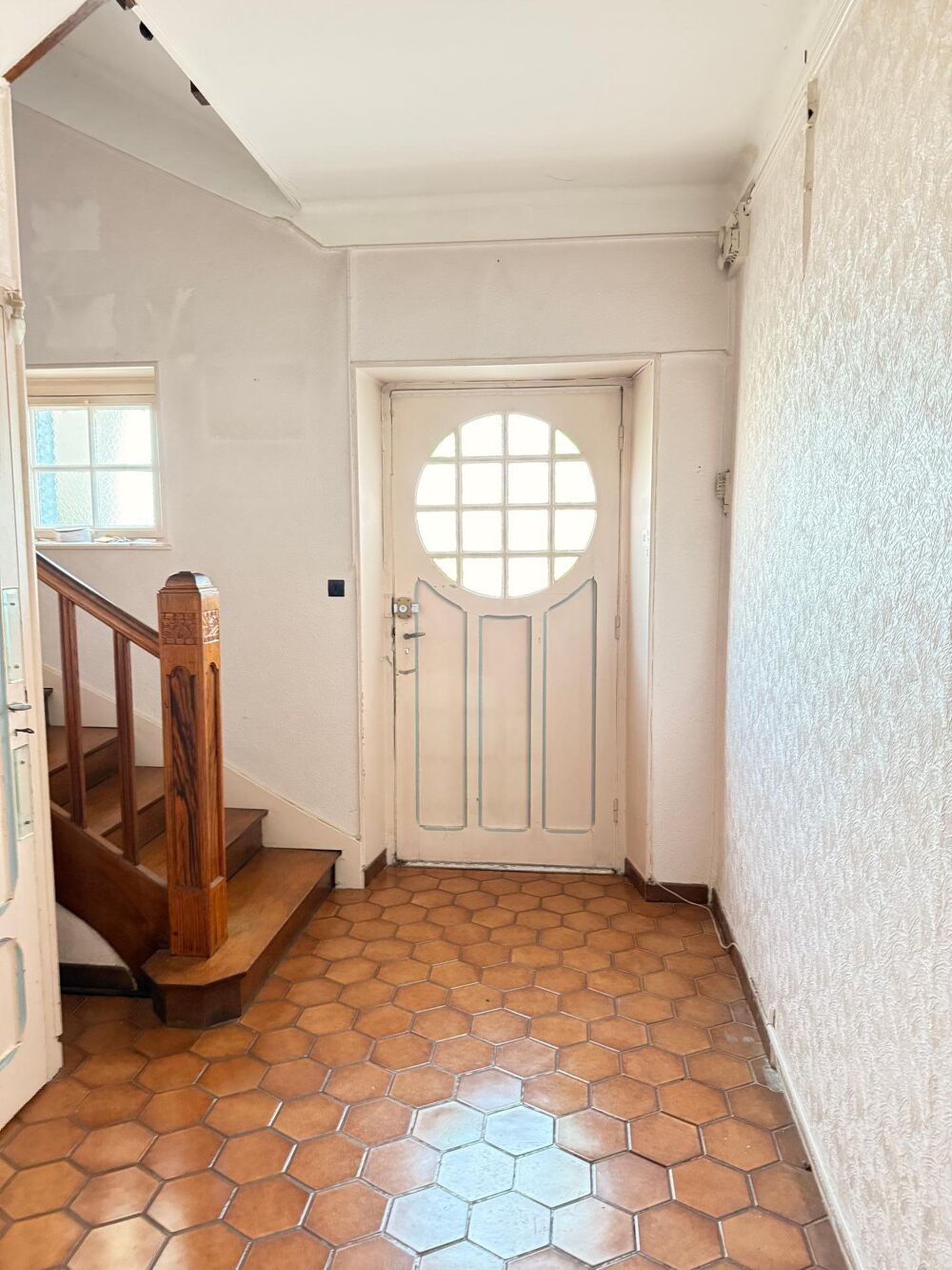Maison de 136 m2, 4 ch, garage et terrain.