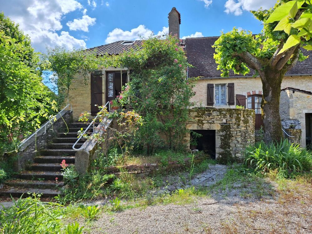 Élégante maison de village en pierre avec jardin, terrasse et dépendances  120 m²