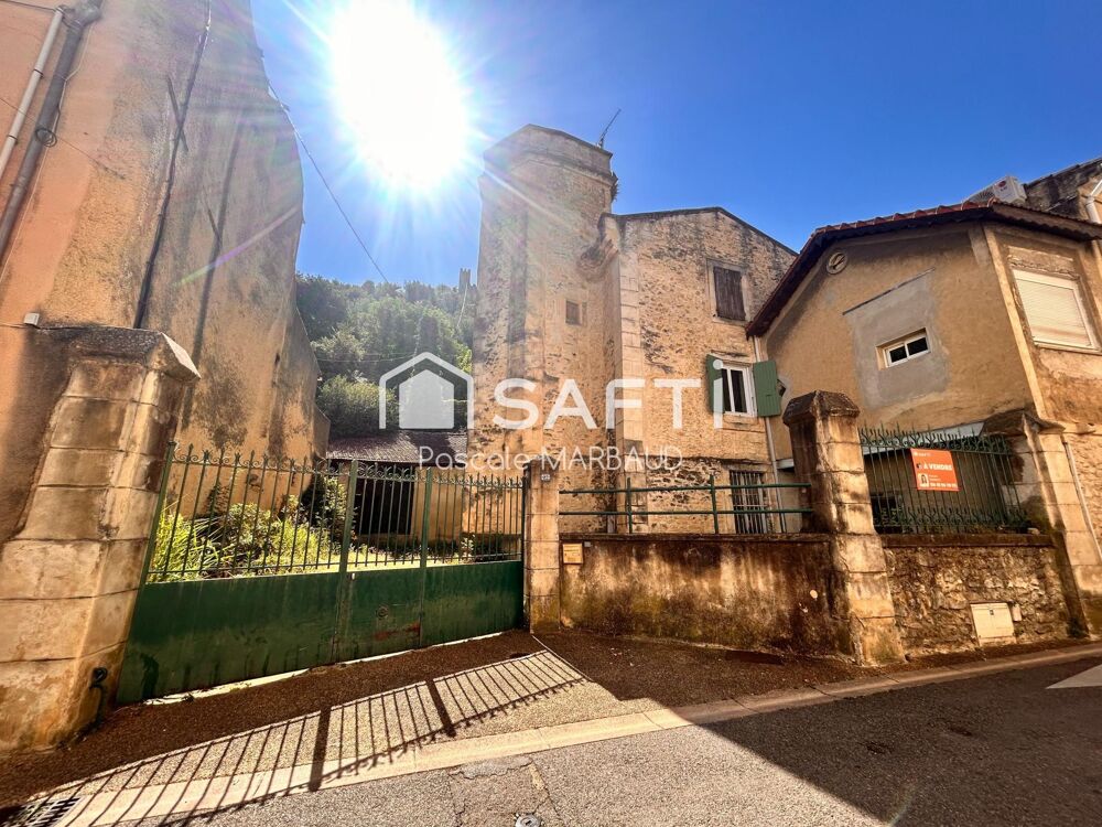 Maison de village de 380 m² sur 558 m² cloturé - 2 entrées -