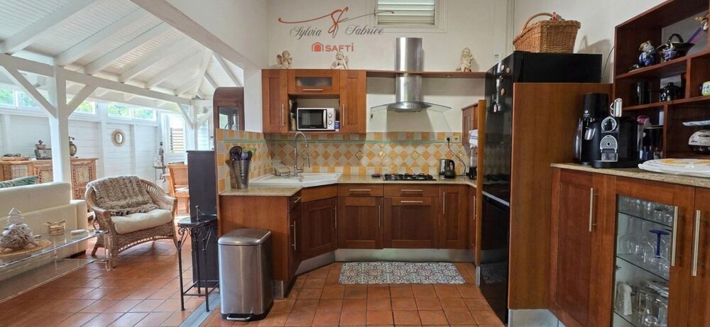 Vente Maison Villa avec piscine + studio indépendant à Sainte-Anne Sainte-anne