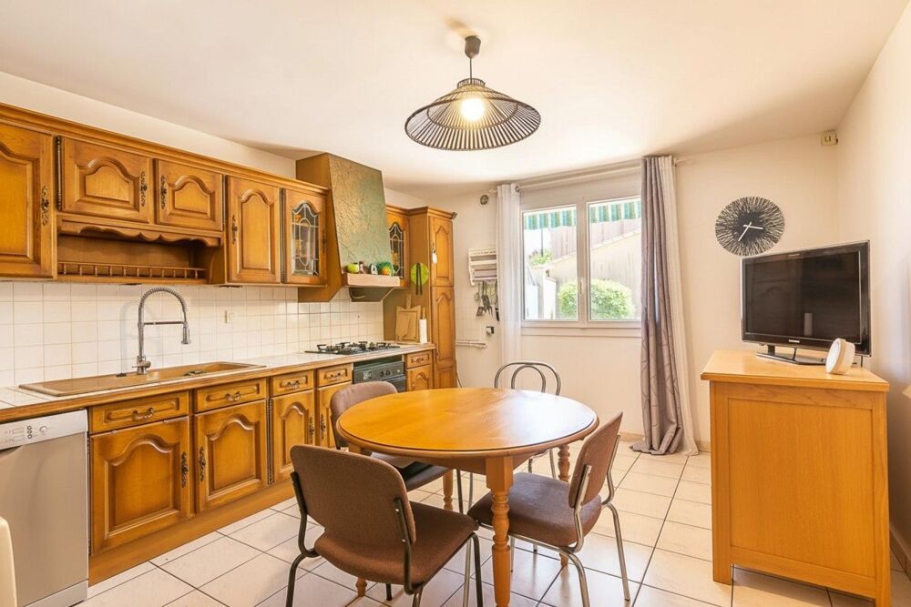 Maison en pierre de caractère à vendre (33240)  228 m²  5 chambres  Jardin  Axe Libourne / Saint-André-de-Cubzac
