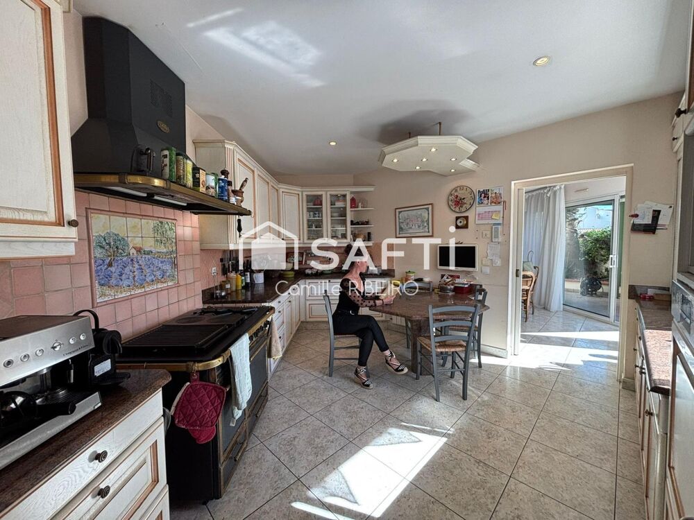 Vente Maison Port Leucate,Belle villa,T8 avec piscine sur parcelle de 400m² Leucate