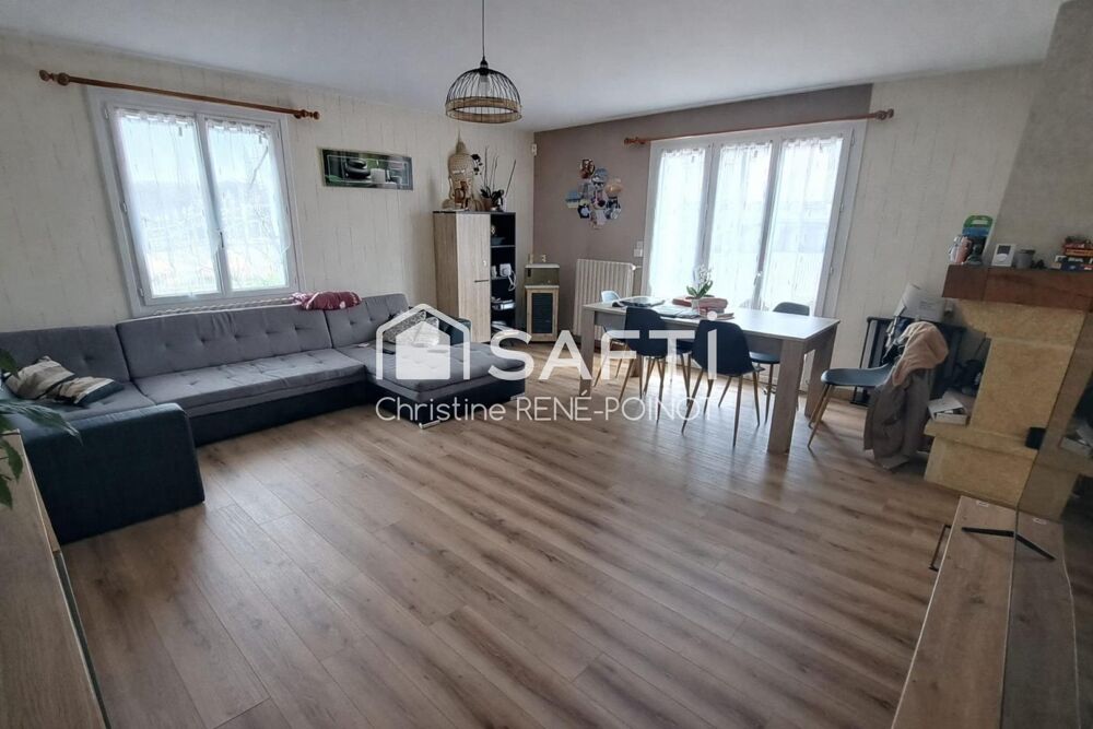 Vente Maison Située à Prahecq, cette maison charmante bénéficie d'un emplacement idéal à proximité des commerces et des écoles, offrant un ca Prahecq