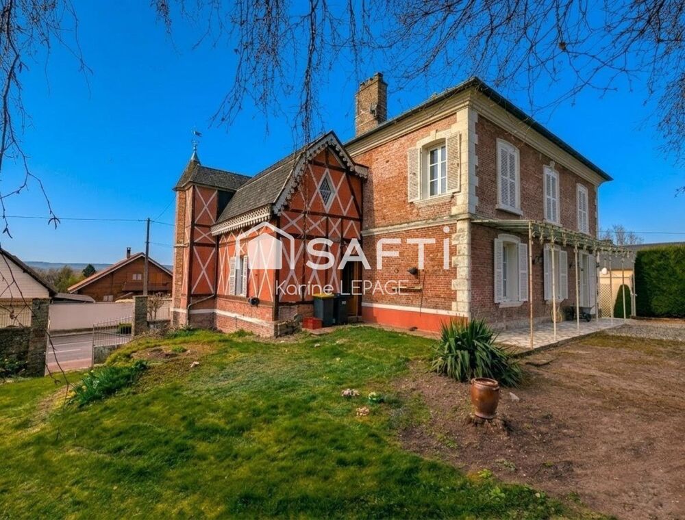 Maison de caractère atypique semi mitoyenne