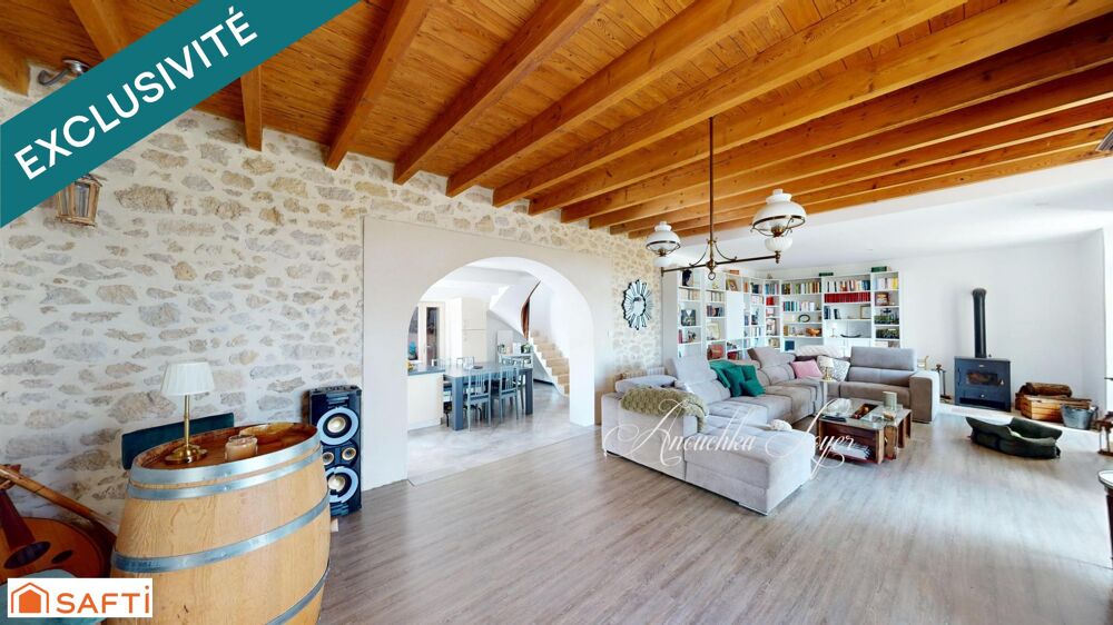 Propriété en pierres avec dépendances et piscine