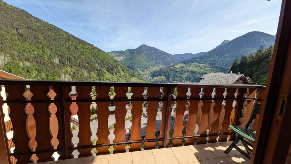 Appartement 2 pièces en étage élevé avec vue panoramique sur les montagnes.