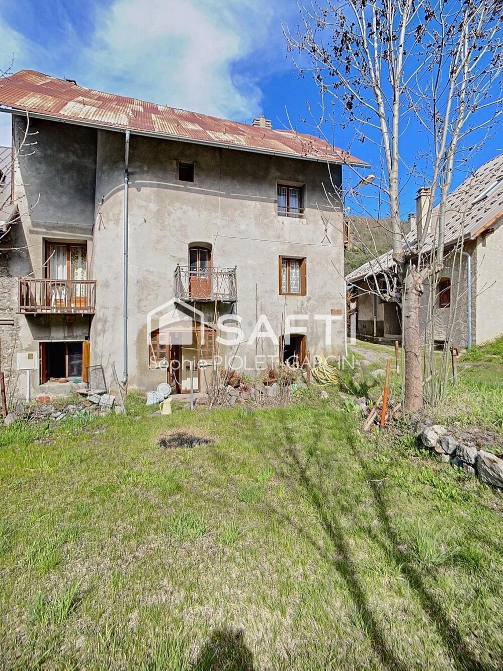 Bâtisse ancienne 435 m2 à réhabiliter entièrement au Monetier-les-Bains
