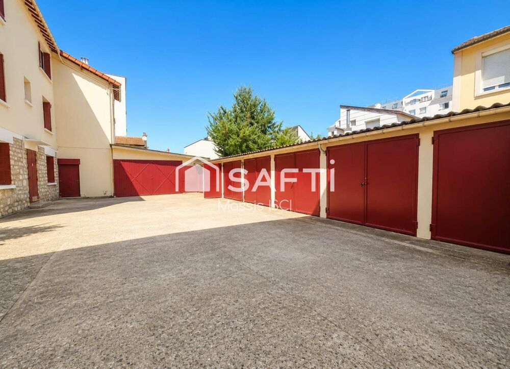 Maison de 243m2 avec 8 boxes à vendre sur Alfortville