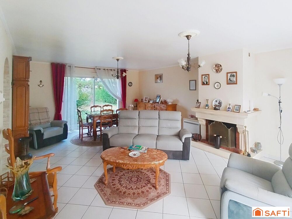 Vente Maison À deux pas du centre-ville et des commodités, découvrez cette maison lumineuse aux beaux volumes ! Saint-maixent-l'ecole