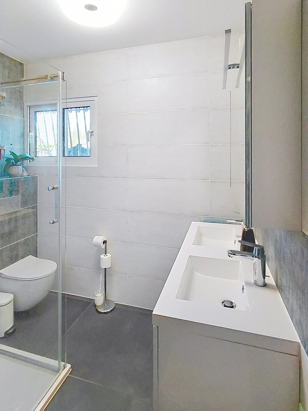 Vente Maison MAISON D'ENVIRON 152 m² FAMILIALE DE 4 CHAMBRES AVEC SOUS SOL, GARAGE, CAVE ET PISCINE. Arès