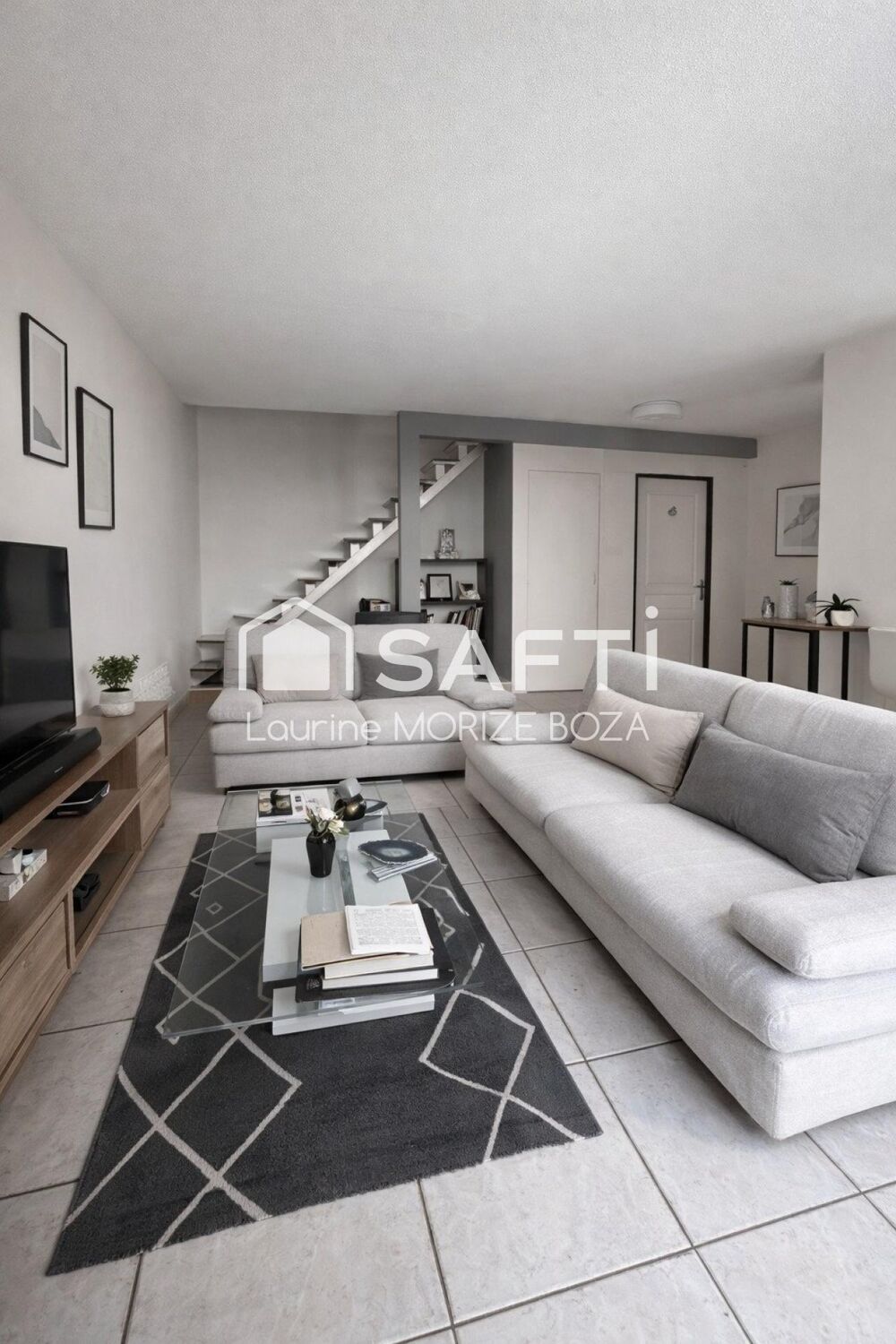Duplex T3 dans résidence avec piscine et parking.