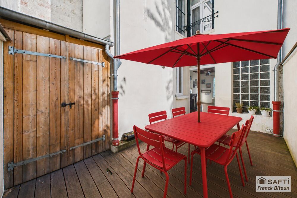 Coeur de Bécon. Charmante maison ancienne rénovée avec terrasse.