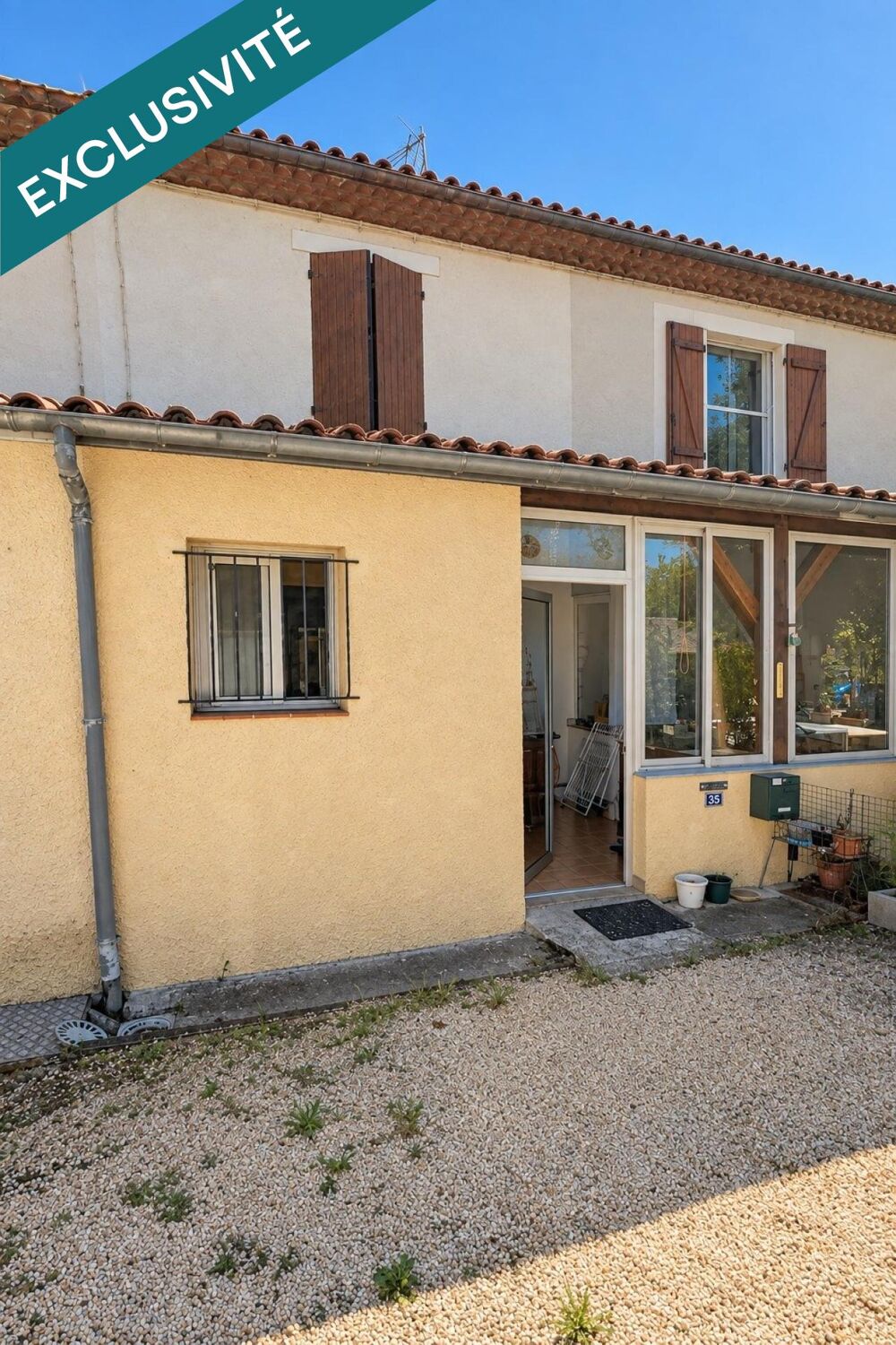 Maison mitoyenne avec jardin et dépendance