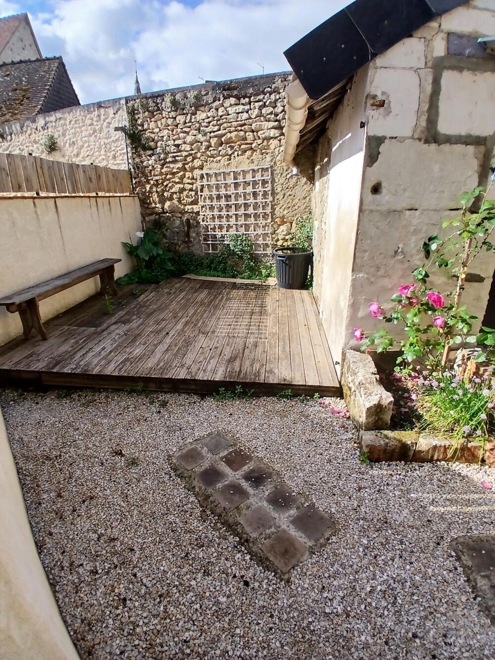 Vente Maison Maison de ville  80 m2  , son patio et  garage Ligueil